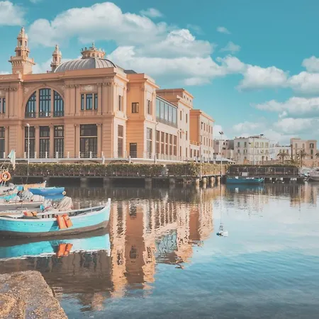 Levante In The Centre Of - Happy * Bari